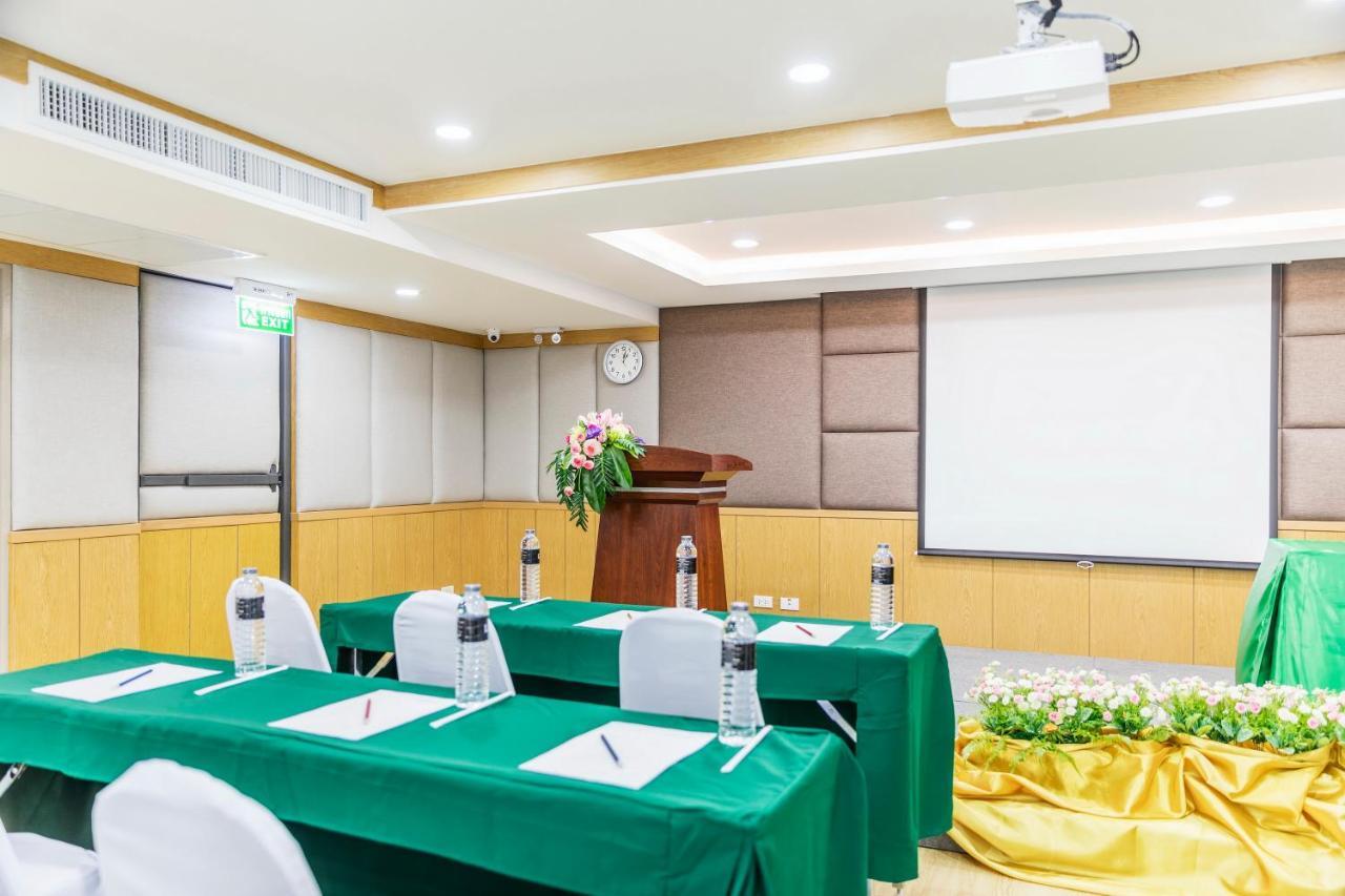 Livotel Hotel Hua Mak Bangkok Exteriör bild